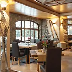 Готель Ih Mont Blanc