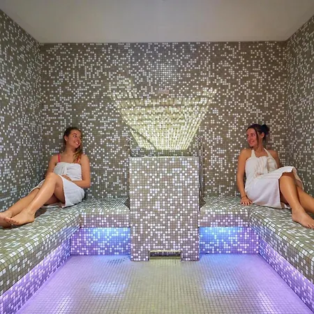 Отель Ih Mont Blanc 4*