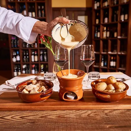 Отель Ih Mont Blanc