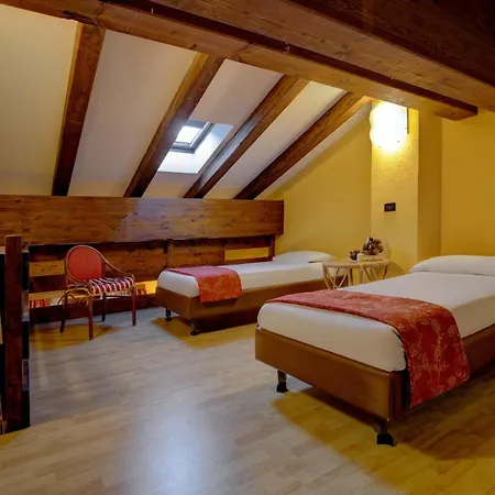 Отель Ih Mont Blanc 4*